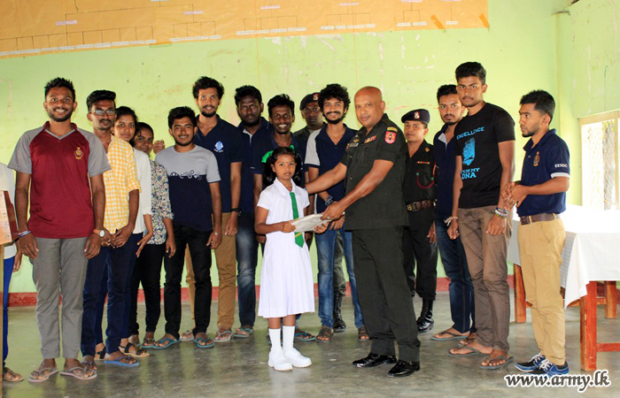 மொரட்டுவை பல்கலைக் கழகத்தினரால் யாழ் மாணவர்களுக்கு பாடசாலை உபகரணங்கள் வழங்கி வைப்பு