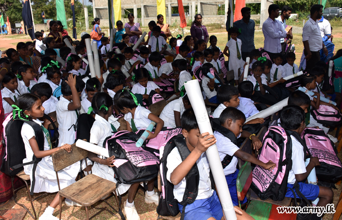 Hundreds of More Flood-Affected in Kilinochchi & 190 Poverty-Stricken Passara Students Get School Incentives