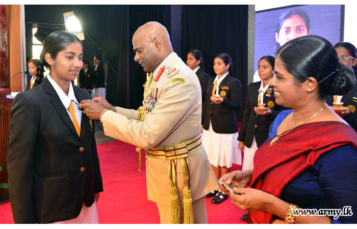 Commander Awards Prefect Badges to Anulyians at Nugegoda