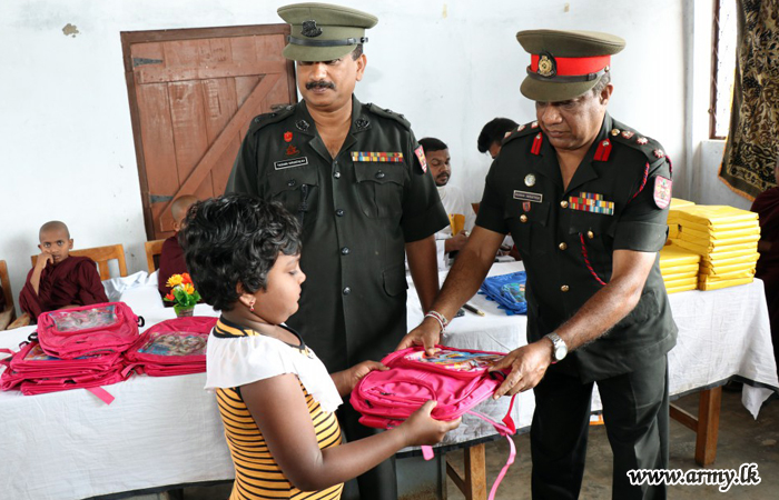 குறைந்த வருமானத்தை பெறும் பாலர் பாடசாலை பிள்ளைகளுக்கு இராணுவத்தினரால் உதவிகள்
