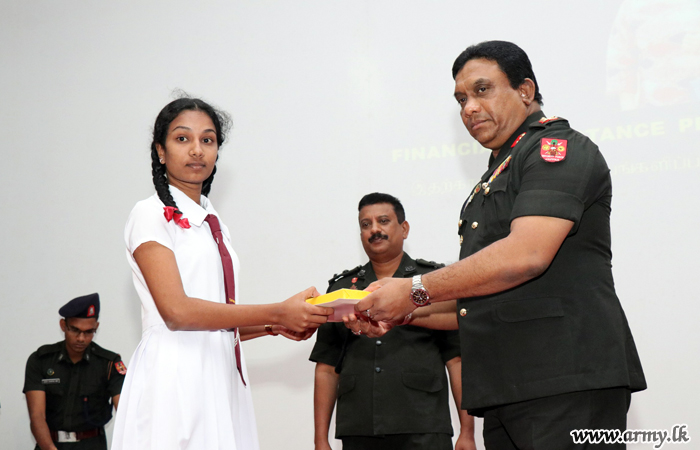 யாழ் உயர்தர மாணவர்களுக்கு நிதி ஊக்கத்தொகை வழங்கி வைப்பு