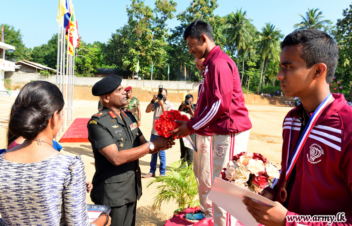 Commander, Chief Guest at Embilipitiya Sports Meet