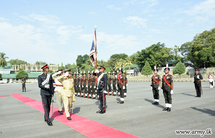 Newly-Promoted Major General Gunarathna Greeted to a Warm Reception at SLLI Regimental Hqrs