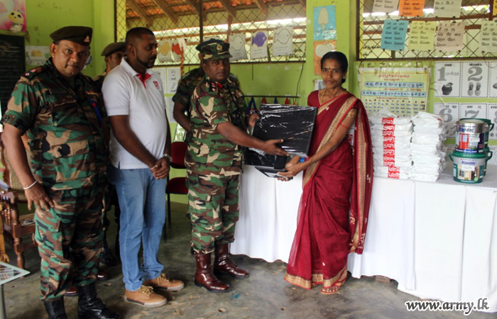 'Manusath Derana' Gives Away More Assistance to Flood-affected Students in Kilinochchi
