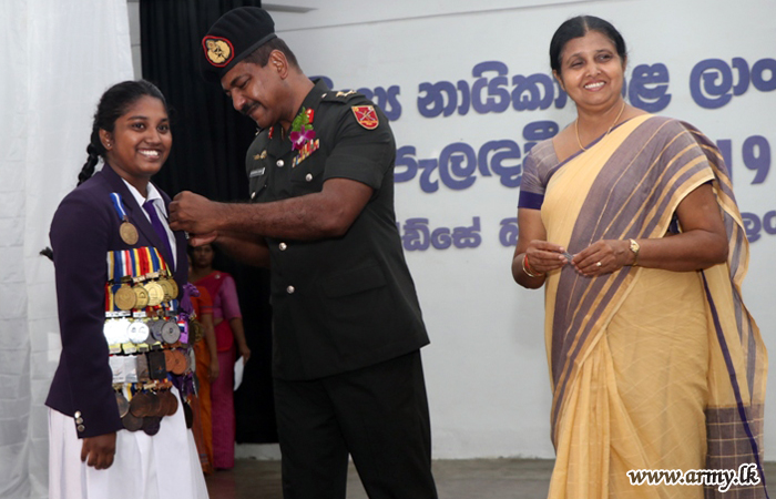 Prefects Receive Laurels from West Commander 