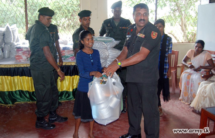 Kilinochchi Donor Gives Relief to Civilians thru Army