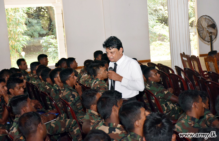 இராணுவத்தினருக்கு  மனித உரிமைகள் தொடர்பான செயலமர்வு