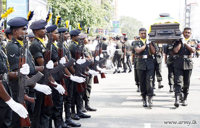 පූර්ණ යුද්ධ හමුදා ගෞරව මධ්‍යයේ අභාවප්‍රාප්ත විශ්‍රාමික බ්‍රිගේඩියර් කේ. අත්තනායක ගේ අවසන් කටයුතු සිදු කෙරේ