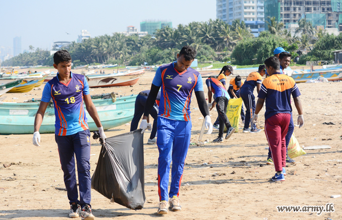 දකුණු කොළඹ වෙරළ තීරය පිරිසිදු කිරිමේ වැඩසටහනක් යුද්ධ හමුදා සාමාජිකයින් 250 කට අධික පිරිසකගේ සහභාගිත්වයෙන් 