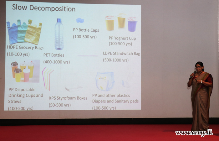 Jaffna Troops Learn About Environmental Pollutants  
