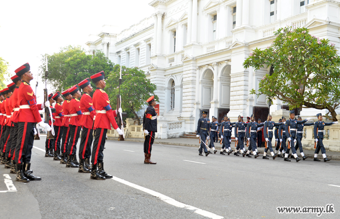 යුද්ධ හමුදා පොලිස් හේවා බලකා භටපිරිස් ජනාධිපති මන්දිරයෙහි සම්මාන මුර රාජකාරි භාරගනී 