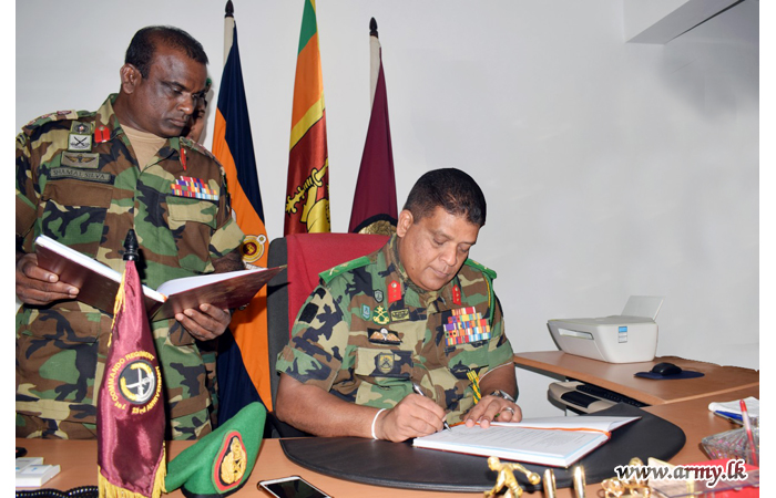 Major General Silva, New Colonel of the Regiment, CR
