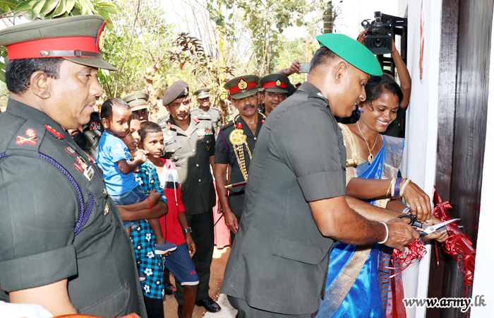 Jaffna Troops Get Two More New Houses for Poor Families