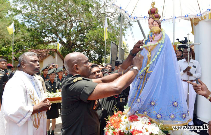 වන්නි ප්‍රදේශයේ යුද්ධ හමුදා සාමාජිකයින් සංවිධානය කල මඩු දේවස්ථානයේ විශේෂ දේවමෙහෙයට යුද්ධ හමුදාධිපතිතුමන් සහභාගිවෙයි