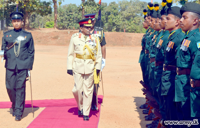 නව උසස්වීම් ලැබූ මේජර් ජෙනරාල් ඩබ්ලිව්.ඒ.කේ.බී. උදළුපොළ උණුසුම් අයුරින් පිළිගනි