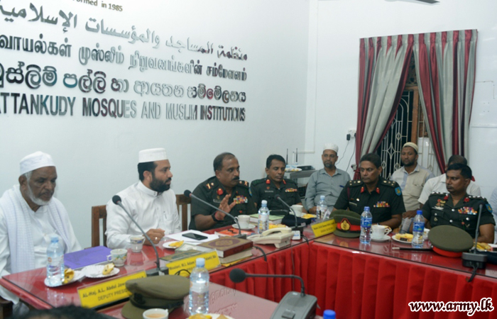 கிழக்கு பாதுகாப்பு படைத் தளபதி மற்றும் முஸ்லிம் பிரதிநிதிகளுக்கிடையிலான சந்திப்பு