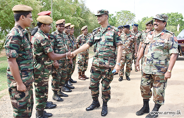 නව මධ්‍යම ආරක්‍ෂක සේනා ආඥාපති විසින් සිය සේනාංකය සහ බලසේනා හඳුනාගනී