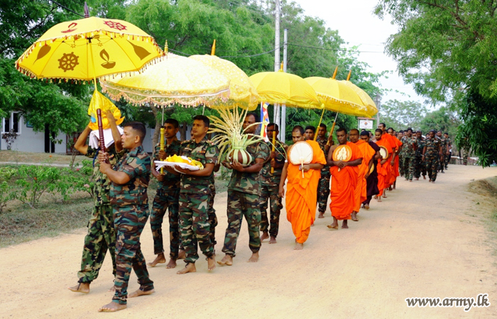அம்பாறையில்பொது மக்கள் மற்றும் பாதுகாப்பு படைகளை ஆசீர்வதிக்கும் போதி பூஜை நிகழ்வுகள்