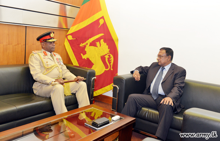 Army Commander Calls on New Secretary Defence