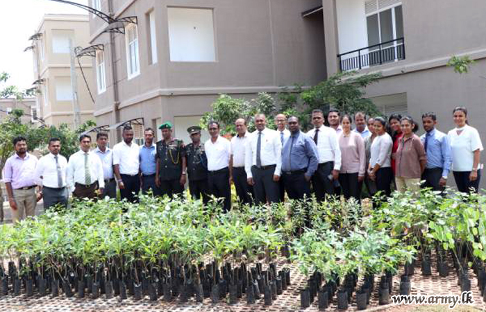 தனியார் நன்கொடையாளர்களால் மரக் கன்றுகள் இராணுவத்தினருக்கு வழங்கி வைப்பு