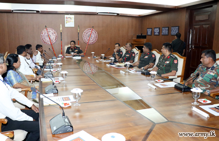 University Dons Discuss Security Measures with Jaffna Commander  