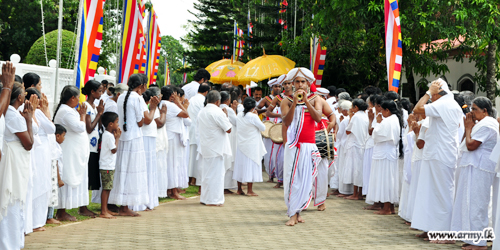 බූදුරජාණන් වහන්සේගේ තෙමඟුල සිහිකිරීමේ ‘ප්‍රතිපත්ති’ පූජාවට දිවයිනපුරා යුද්ධ හමුදා සාමාජිකයින් එක්වෙයි