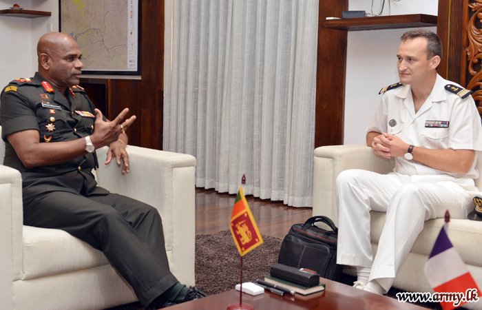 French Deputy Defence Attaché Calls on Commander   