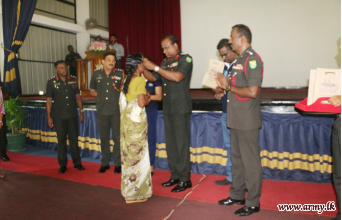 வன்னி பொது மக்களுக்கு இராணுவத்தினரால் மூக்குகண்ணாடிகள் வழங்கி வைப்பு