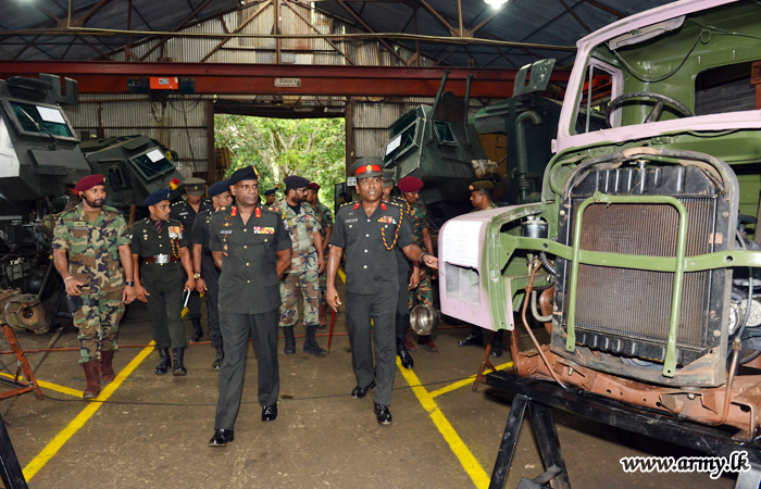 යුද්ධ හමුදාධිපතිතුමන් ශ්‍රී ලංකා විදුලි හා යාන්ත්‍රික ඉංජිනේරු වැඩපළෙහි හදිසි සංචාරයක 