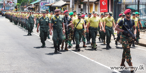 “රණකාමීන්ගේ පා ගමනේ” නිරත ගුවන් සංක්‍රමික බලසේනා භටපිරිස් ප්‍රදේශවාසීන් විසින් ගෞරවාන්විතව පිළිගනී