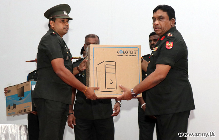 யாழ் பாதுகாப்பு படைத் தலைமையகத்தினால் கணினிகள் வழங்கி வைப்பு 