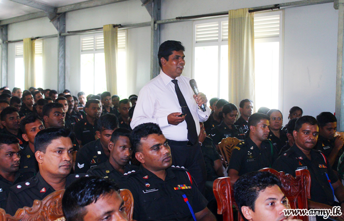 11 ஆவது படைப் பிரிவினருக்கு தற்கொலை தடுப்பு மற்றும் மனோதத்துவ ரீதியான பிரச்சனைக்களுக்கு முகமளிப்பது தொடர்பான செயலமர்வு