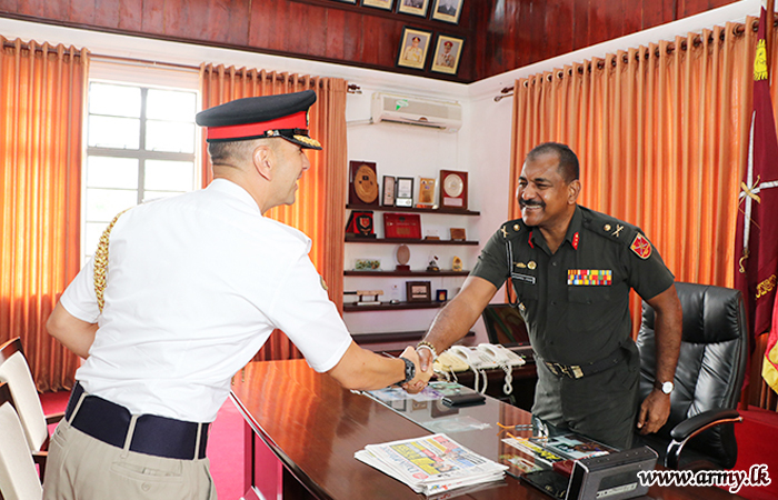 ஐசிஆர்சி பிரதிநிதியும் மற்றும் பிரித்தானிய தூதுவர் கூட்டுப்படைத் தளபதியை சந்திப்பு