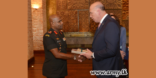 Australian Home Affairs Minister Meets Army Commander