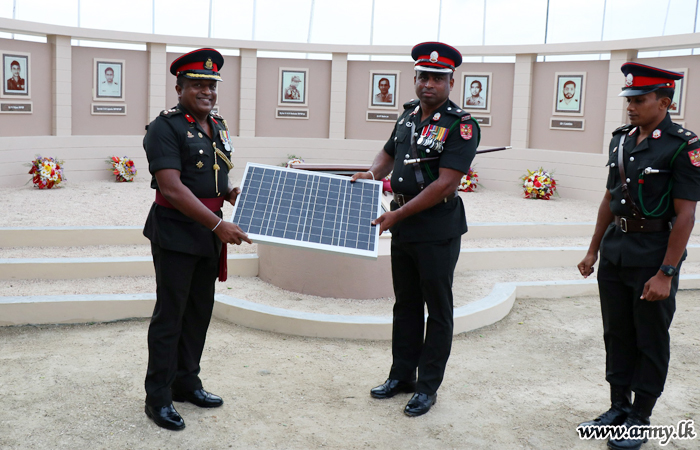 ரோயல் கல்லூரி பழைய மாணவர் சங்கத்தினால் சூரிய சக்தி கருவிகள் வழங்கி வைப்பு