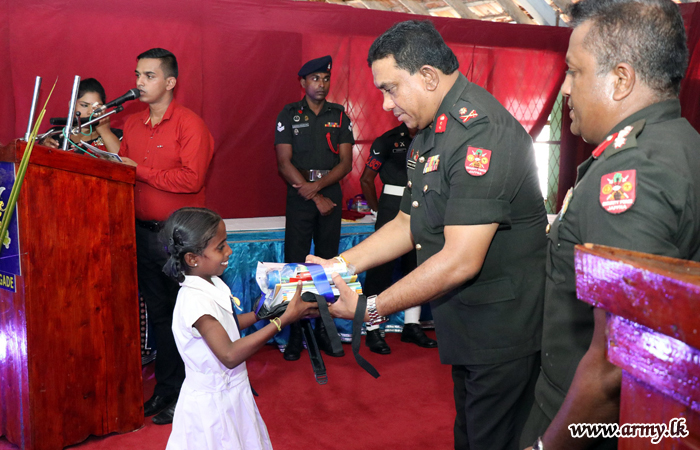 More School Incentives Given to Jaffna Students by Army Troops