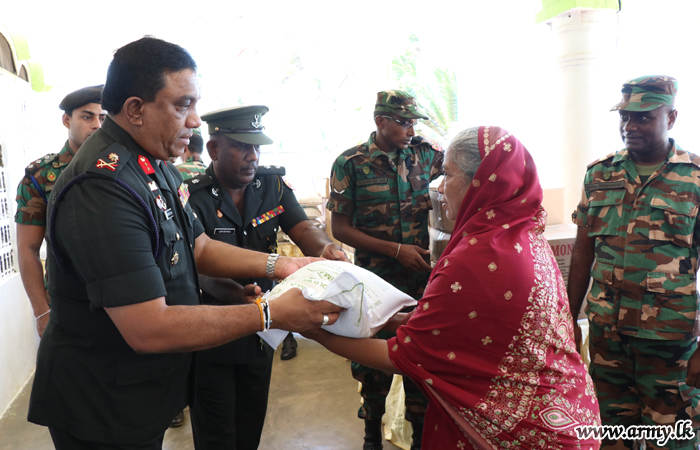 Jaffna Troops Organize Dry Rations for Deserving Muslim Families
