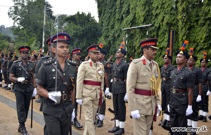 ශ්‍රී ලංකා විදුලි හා යාන්ත්‍රික ඉංජිනේරු රෙජිමේන්තුවේ නව ආධුනික සෙබළුන් 125 දෙනෙකු විසිරයයි 