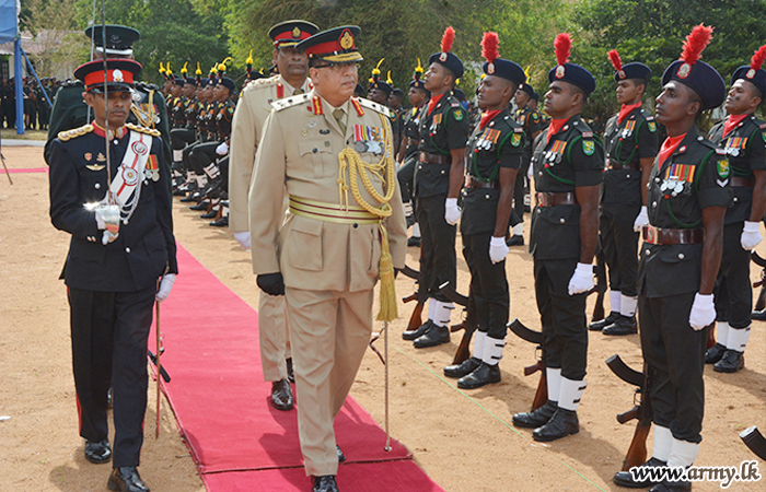 නික්මයන වන්නි ආරක්‍ෂක සේනා ආඥාපතිතුමන්ට එතුමන් කළ අමිල සේවය පැසසුමට ලක්කරමින් යුද්ධ හමුදා ගෞරවාචාරය පුදකරනු ලබයි