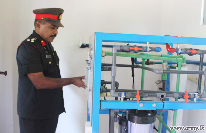 இராணுவத்தினரால் ஒஸ்மோசிஸ் வடிகட்டி  இயந்திரம் மூலம் நீர் வசதிகள்