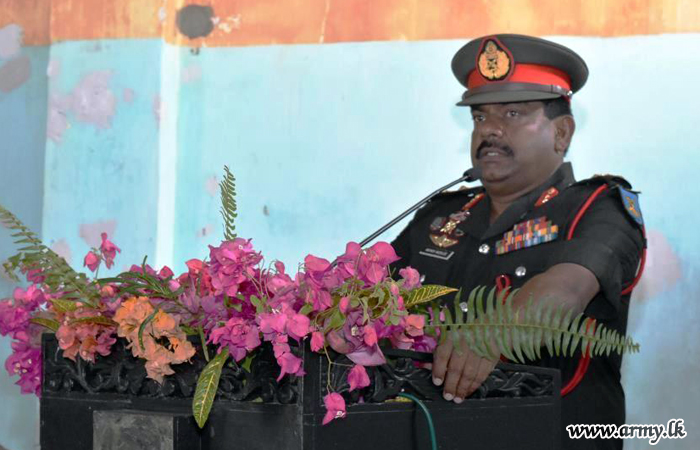 Ampara Civilians Too Join to Bid Goodbye to 24 Division, General Officer Co...