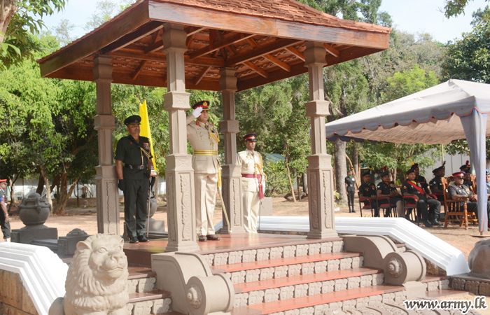 படைத் தளபதிக்கு கௌரவ மரியாதை