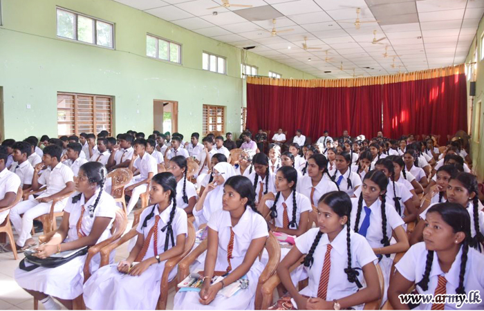 இராணுவத்தின் ஏற்பாட்டில் முல்லைத்தீவு மாணவர்களுக்கு பௌதீகவியல் கருத்தரங்கு