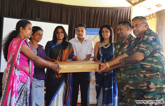 21 ஆவது படைப் பிரிவினால் பாடசாலை உபகரண உதவிகள்