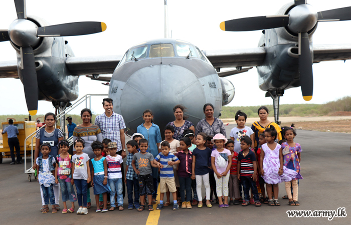 තවත් පෙර පාසල් සිසුන් කණ්ඩායමක් පලාලි ගුවන් තොටුපලේ සංචාරයක