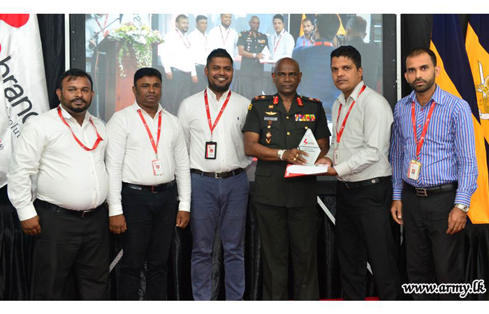 இராணுவ தளபதி பிராண்டிக்ஸ் நிறுவனத்தினரின் ஊழியர்களுக்கு விரிரை