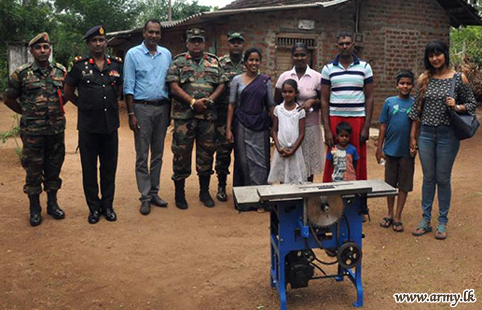21 වන සේනාංකය සහ 213 බලසේනාවේ යුද්ධ හමුදා සමාජිකයින් විසින් අඩුආදායම්ලාභි පවුල් දිරිගන්වයි