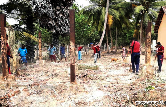 Kilinochchi Troops Join Civil Community Campaigns