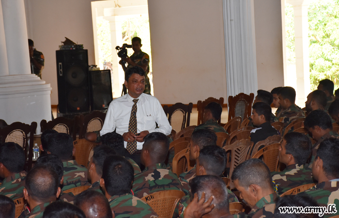 SFHQ - KLN Troops Listen to Lecture  