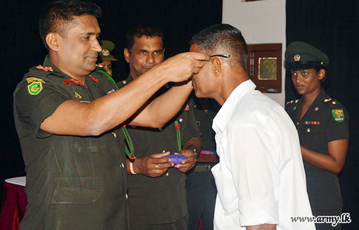 21 ஆவது படைப் பிரிவின் ஏற்பாட்டில் மூக்கு கண்ணாடிகள் வழங்கி வைப்பு